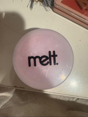 Melt cosmetics barely Alive loose setting powder in pink